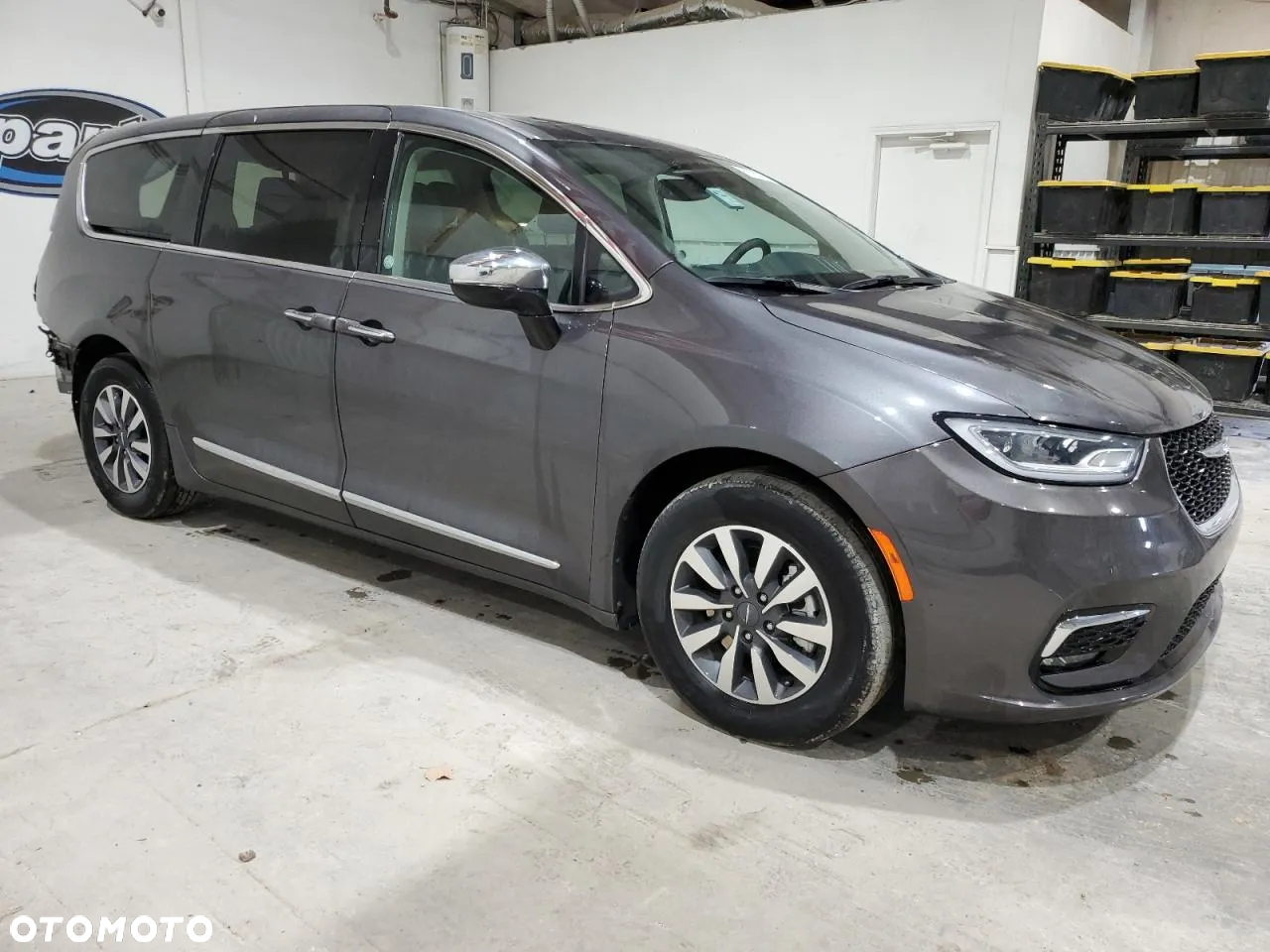 Chrysler Pacifica - 4