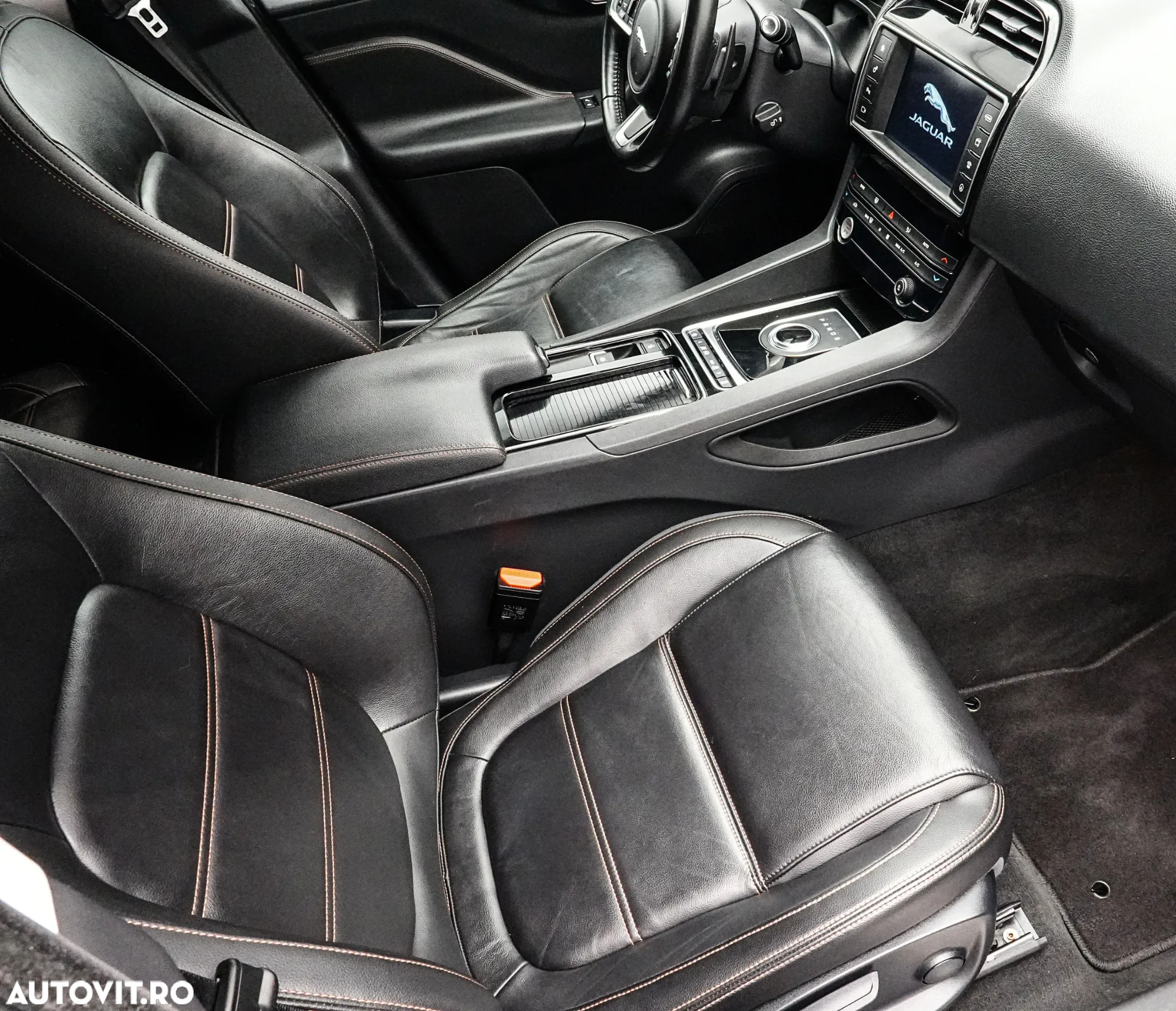 Jaguar F-Pace 20d AWD Pure - 13