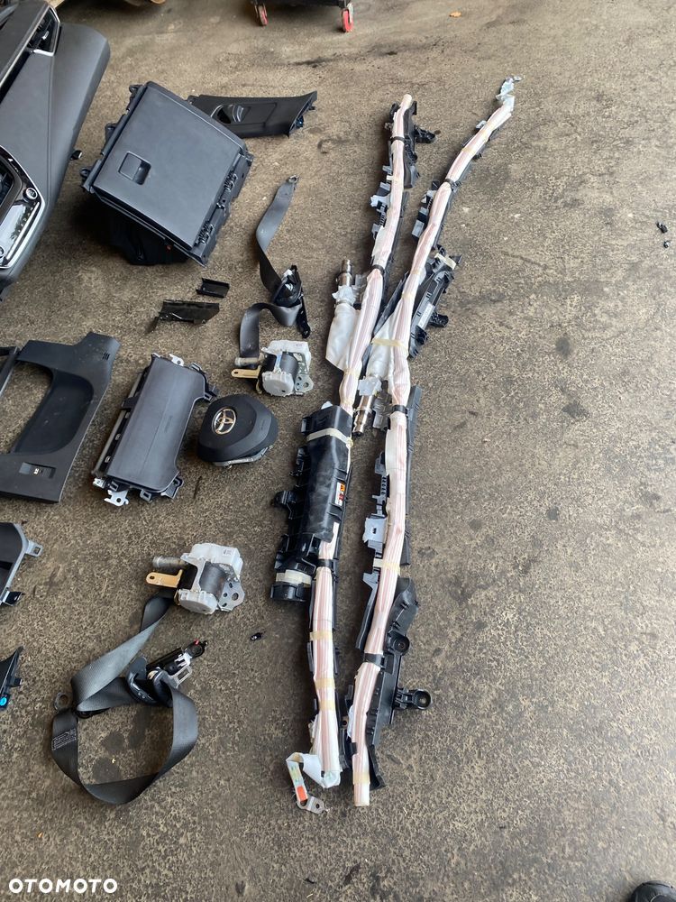 Toyota Corolla E21 E210 SEDAN  Hybrid HYBRYDA 2020r ORYGINAŁ ! DESKA ROZDZIELCZA KOKPIT PODUSZKI POWIETRZNE PASY KURTYNA KURTYNY  poduszka air bag airbag kierowcy pasażera kolanowa komplet poduszek E 210 E 21 - 9