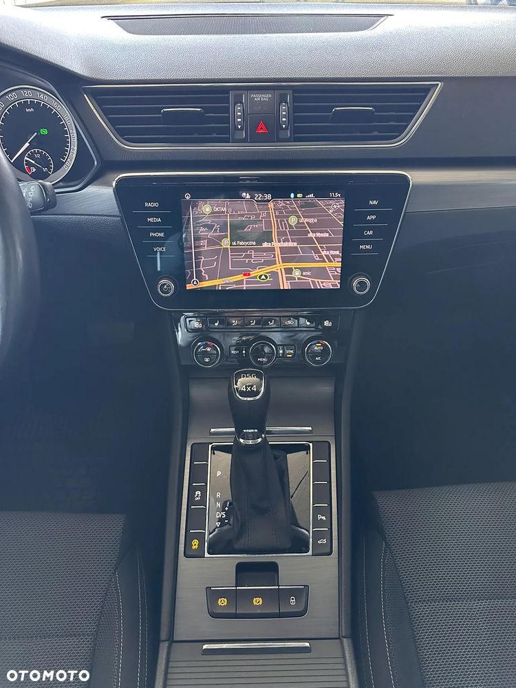 Skoda Superb 2.0 TDI SCR 4x4 Style DSG - 11