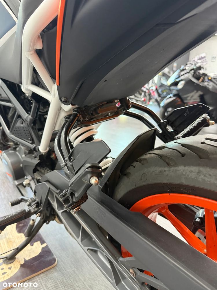KTM Duke 125 - 19
