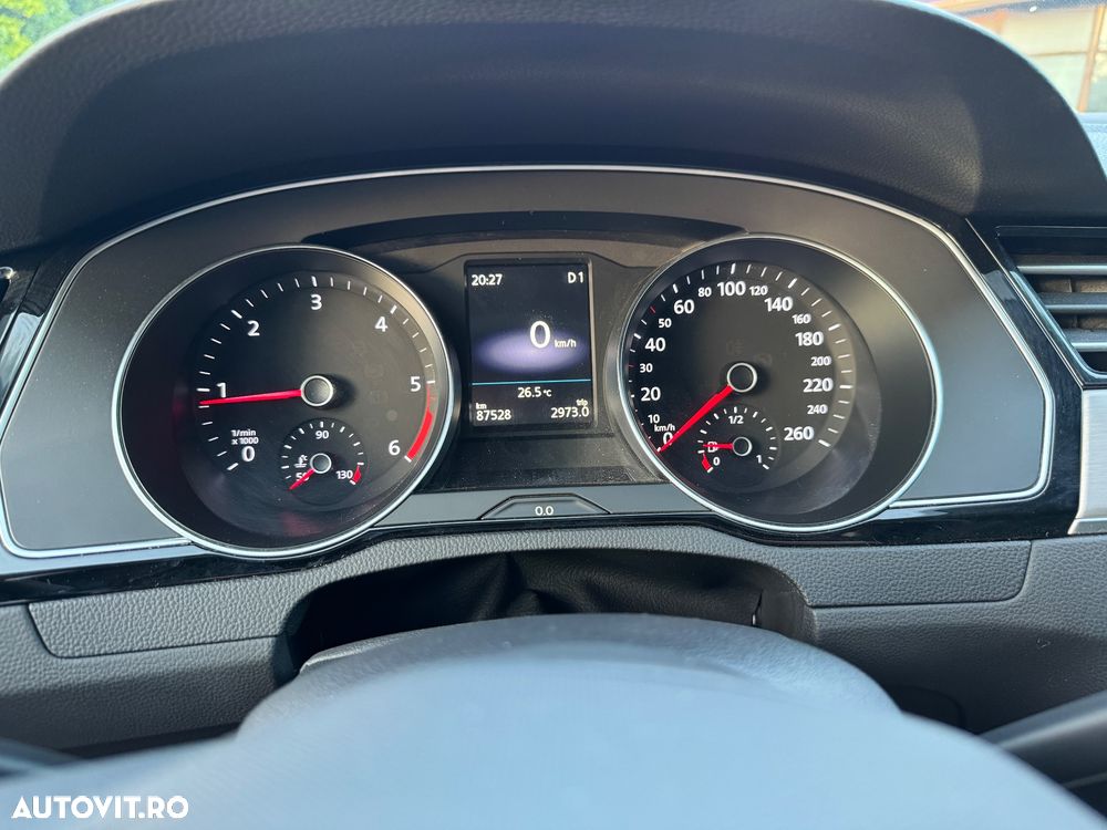 Volkswagen Passat 2.0 TDI DSG Highline - 9