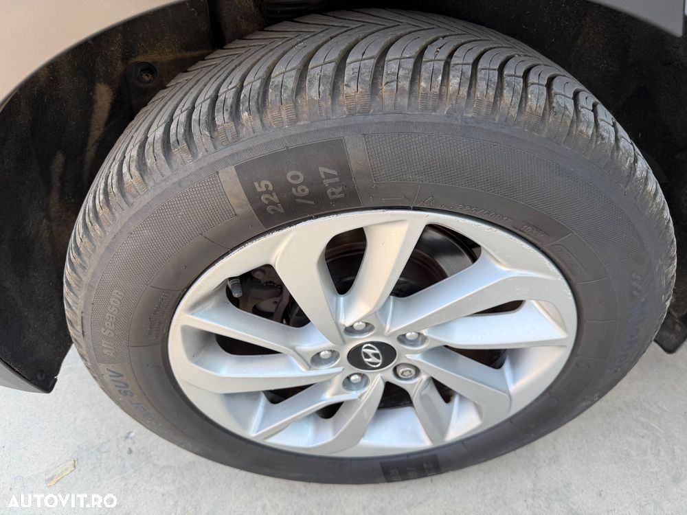 Hyundai Tucson blue 1.7 CRDi 2WD Intro Edition - 36