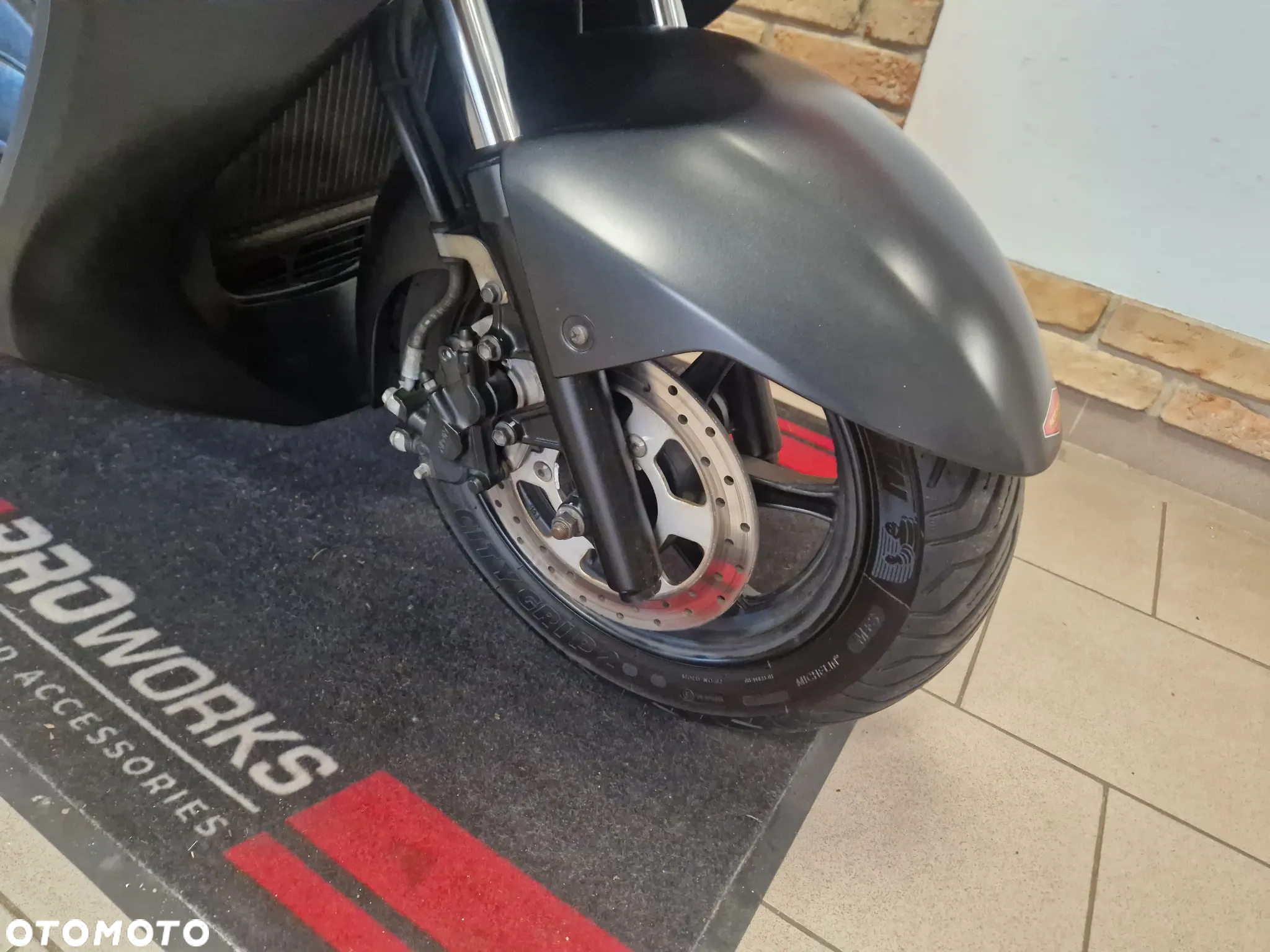 Suzuki Burgman - 27