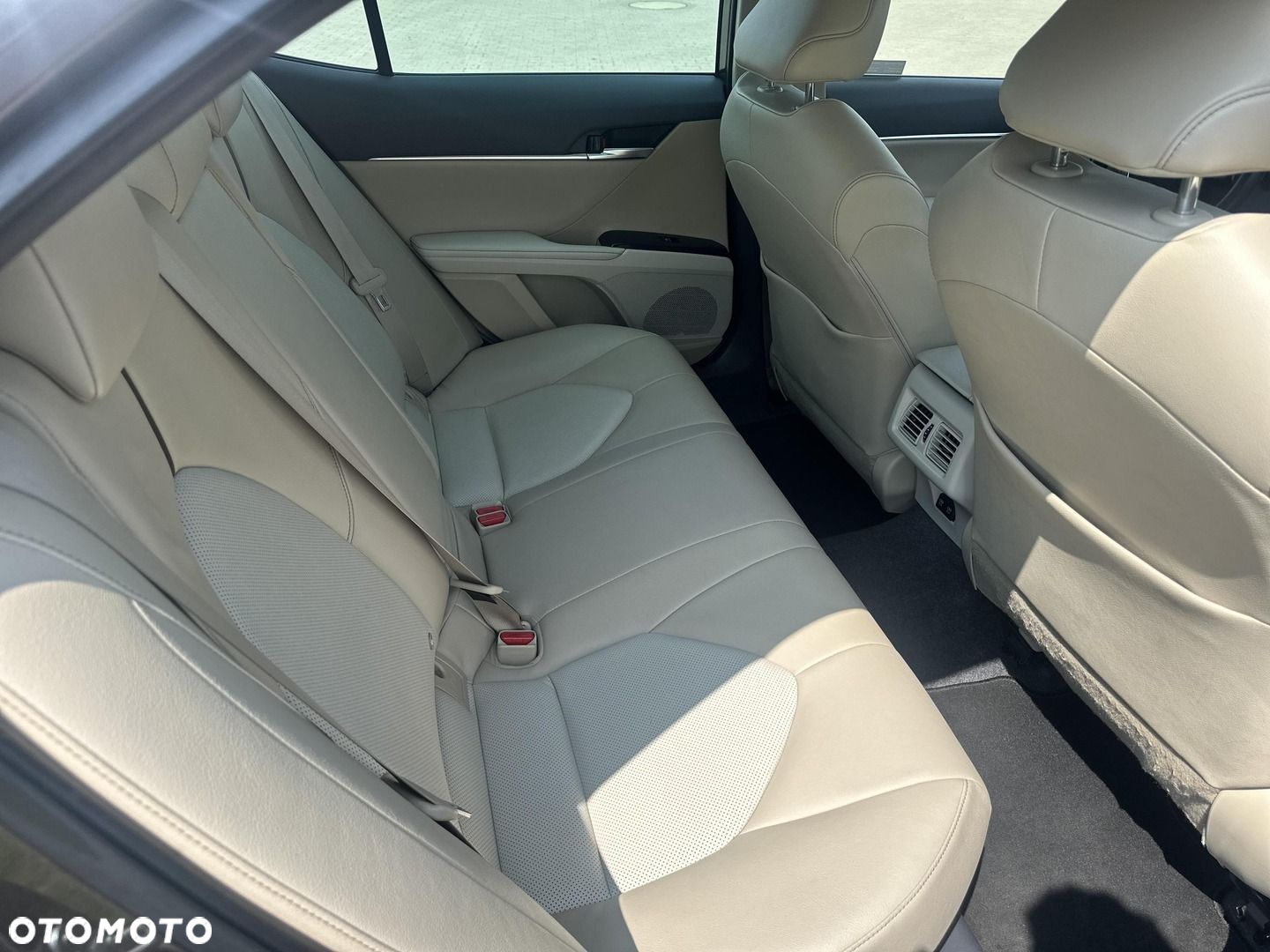 Toyota Camry - 10