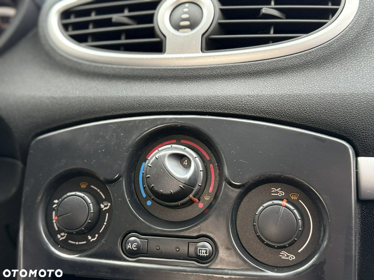 Renault Clio - 22