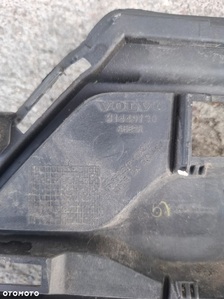 Volvo xc60 2017-2021 atrapa zderzaka 31449130 - 3