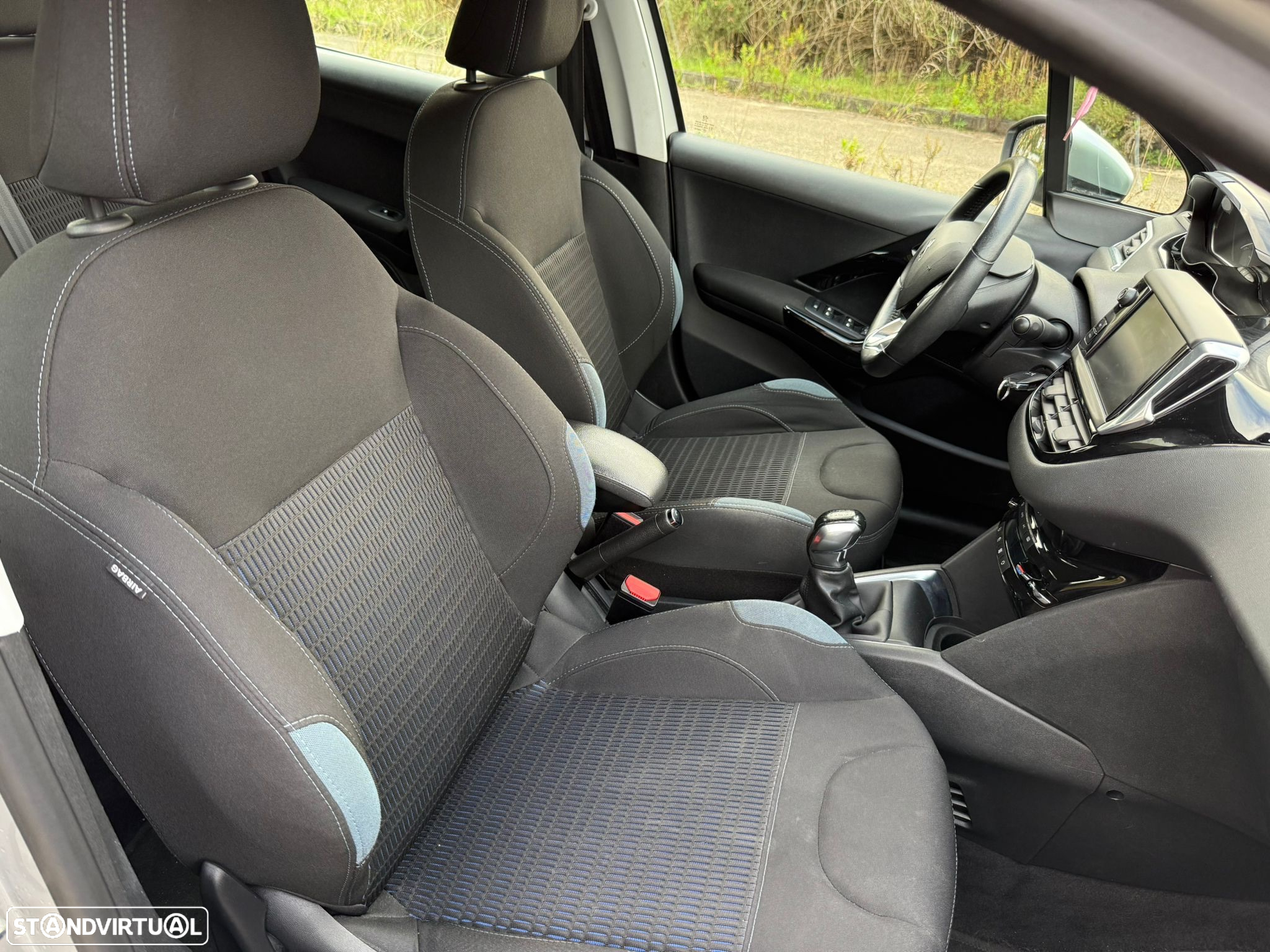 Peugeot 208 1.6 BlueHDi Style - 11