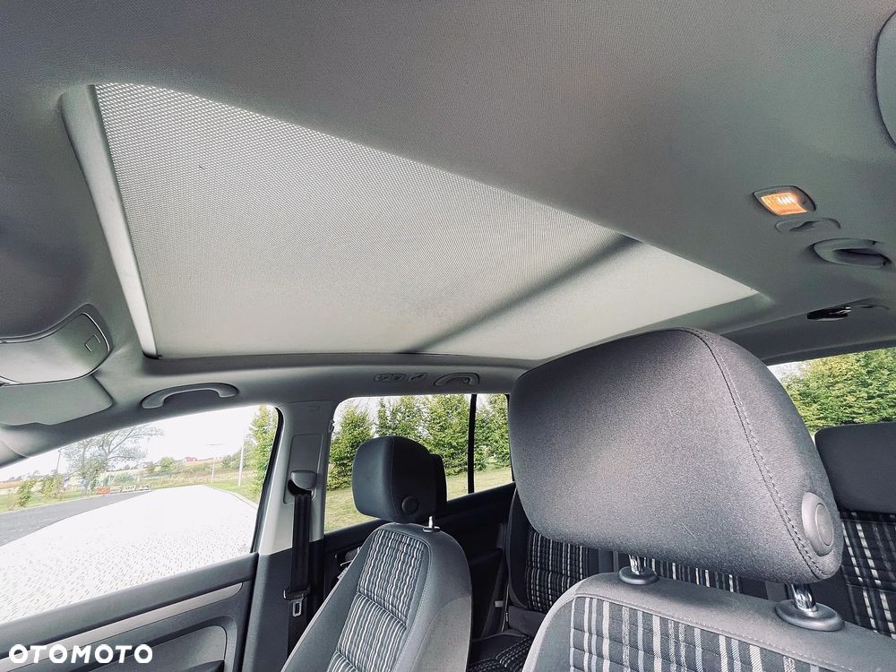 Volkswagen Touran 1.4 TSI DSG Cross - 25