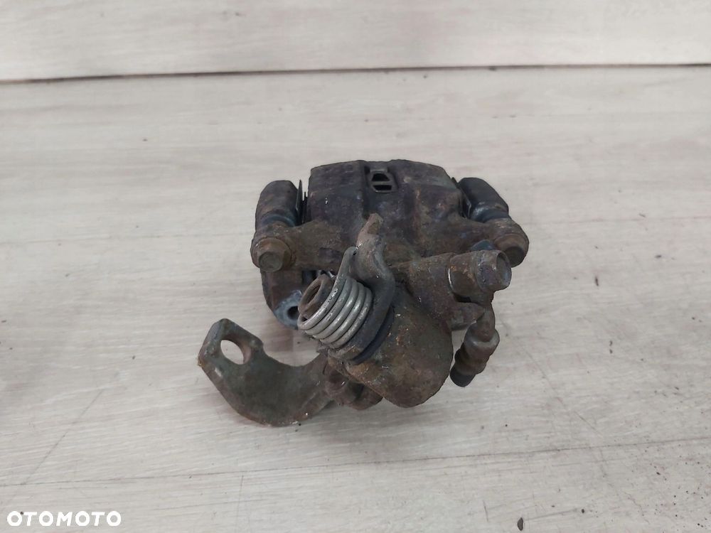 Honda Civic IX 9 zacisk jarzmo lewy tył 11-17r SEDAN 1,8 - 2