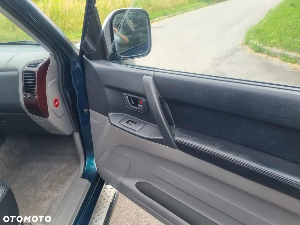 Mitsubishi Pajero - 20