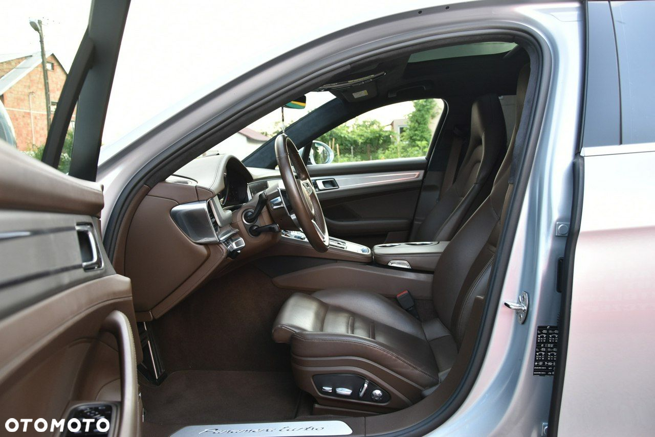 Porsche Panamera Turbo Sport Turismo - 16