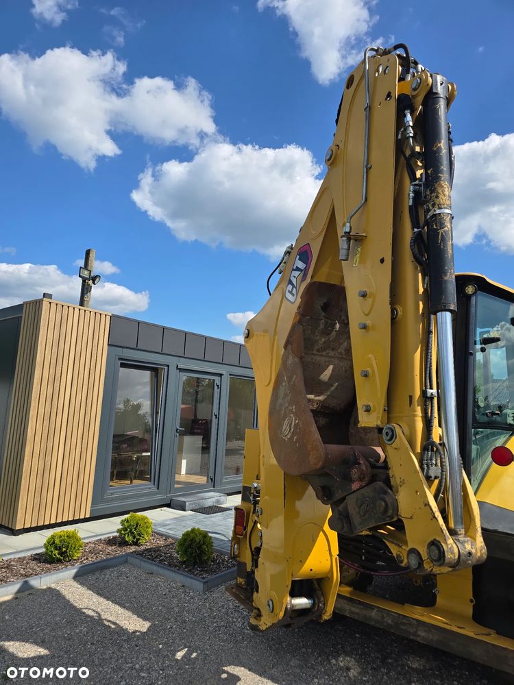 Caterpillar - 12