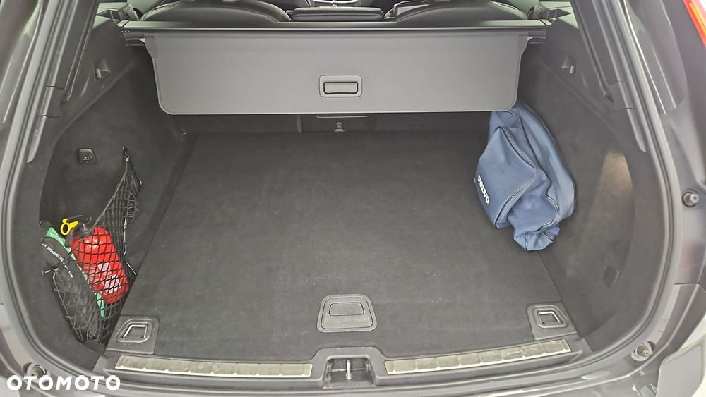 Volvo XC 60 B4 D AWD Plus Dark - 22