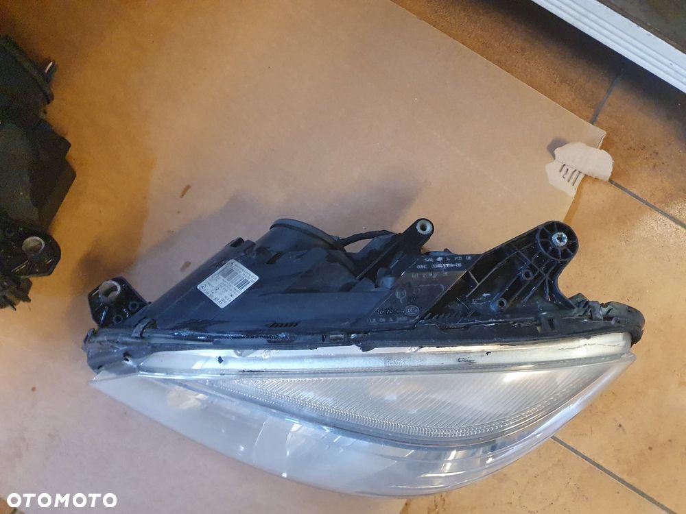 REFLEKTOR L/P MERCEDES C-KLASA W204 SOCZEWKA H7 - 8