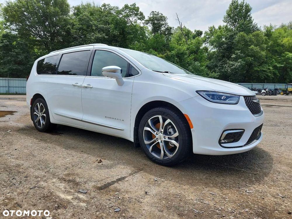 Chrysler Pacifica - 2