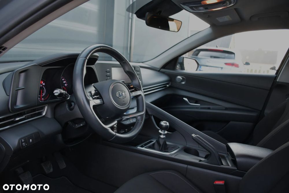 Hyundai Elantra 1.6 Smart - 18