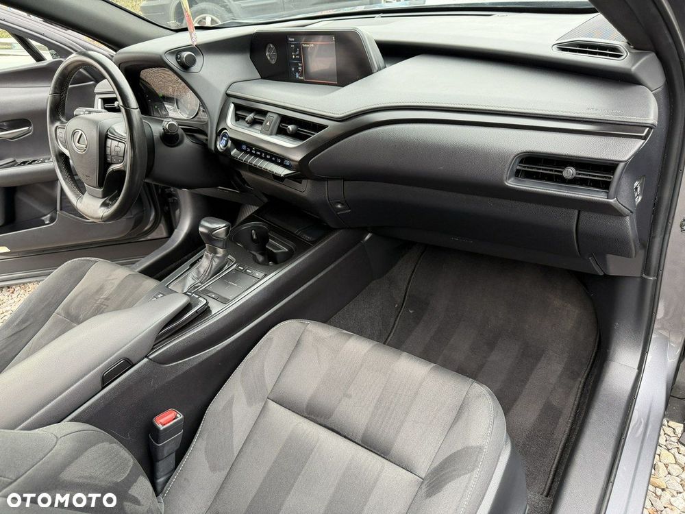 Lexus UX - 11