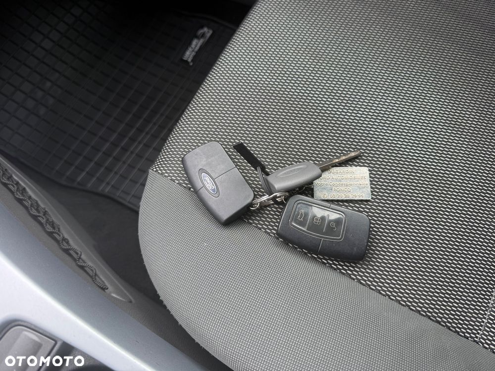 Ford Kuga 2.0 TDCi 2x4 Titanium - 25