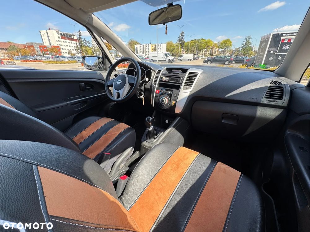 Kia Venga - 13
