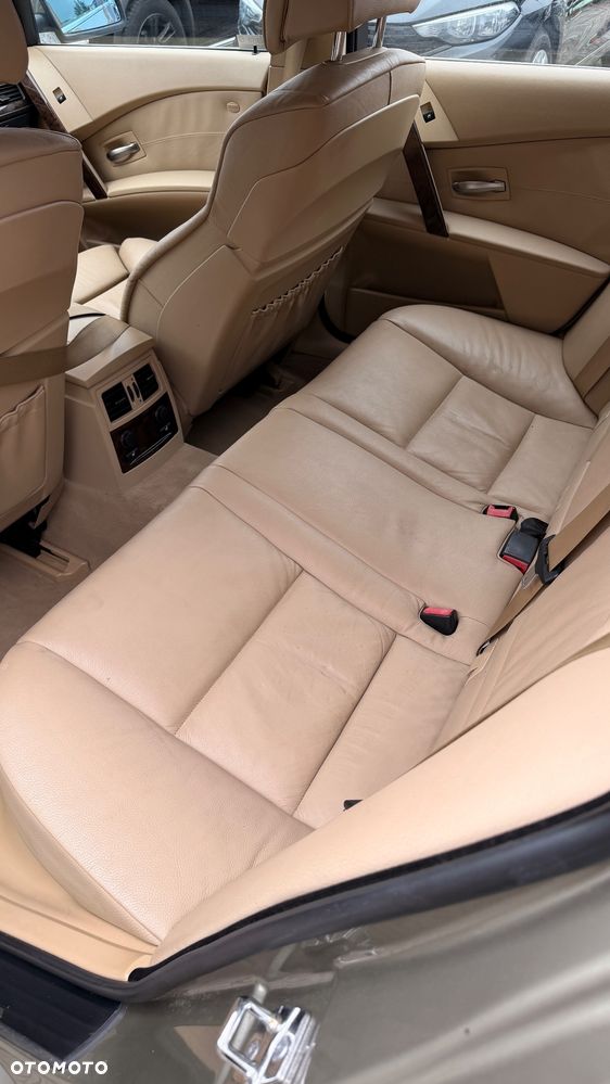 BMW Seria 5 525i Touring - 17