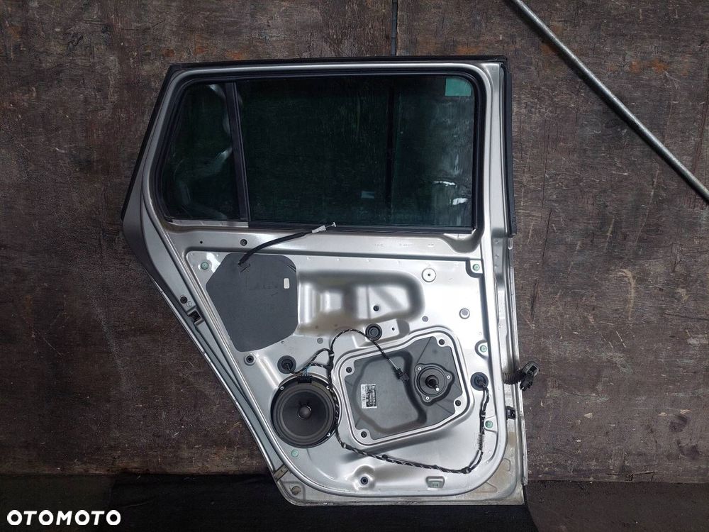 DRZWI KOMPLETNE LEWY TYŁ SKODA FABIA II KOMBI 9202 - 8