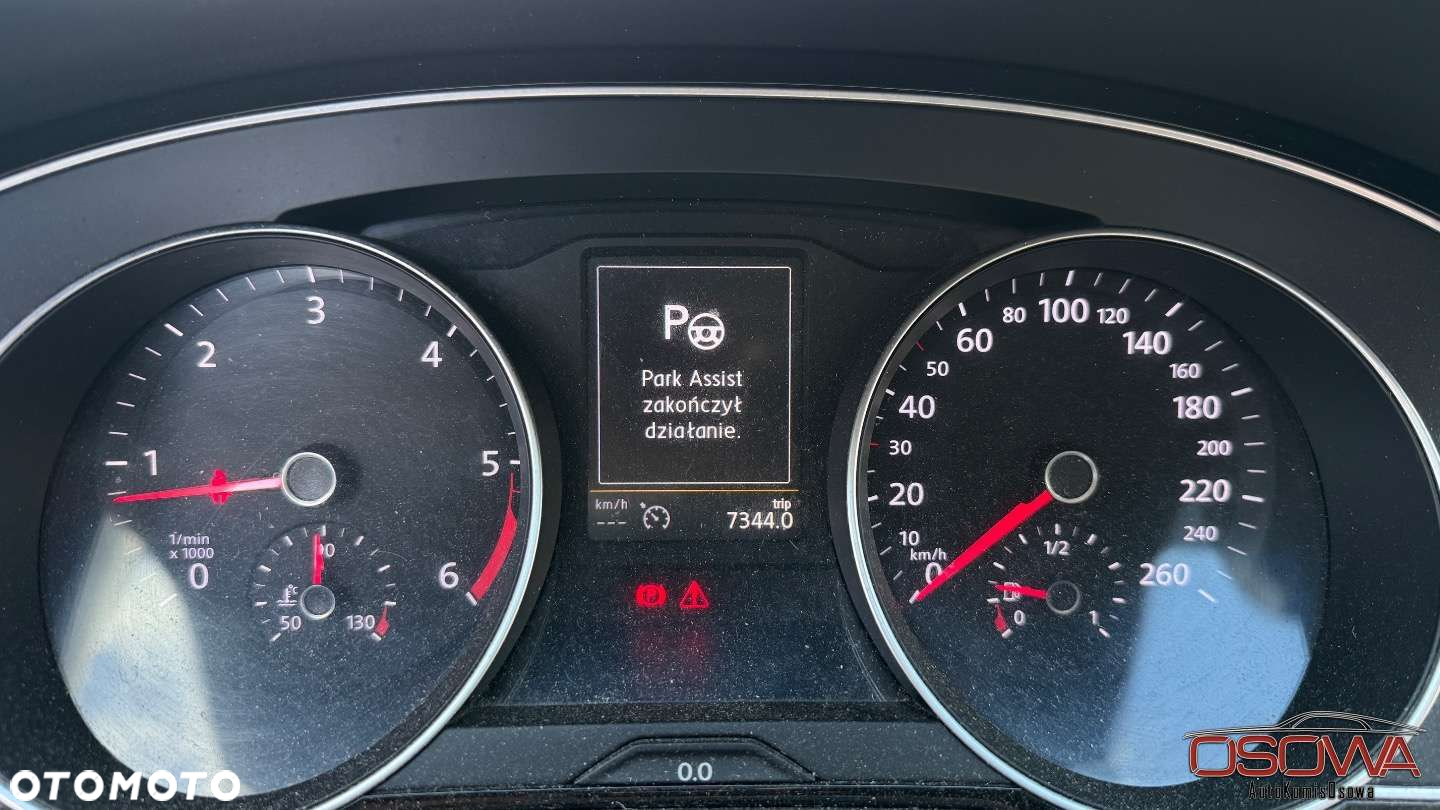 Volkswagen Passat - 25