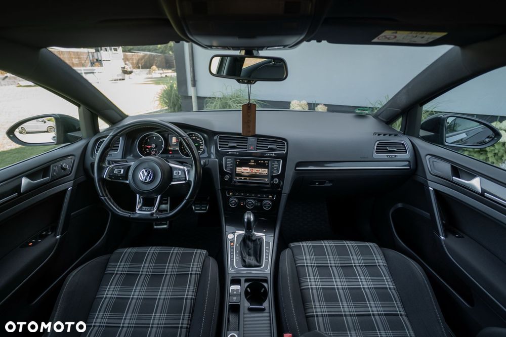 Volkswagen Golf - 20