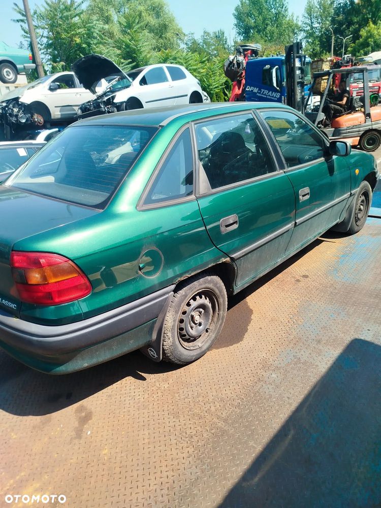 Opel Astra F na części. - 9
