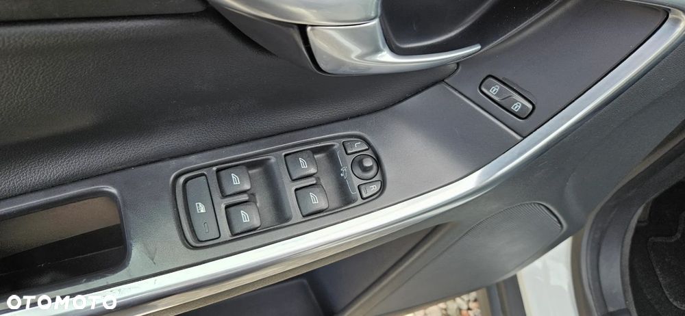 Volvo XC 60 D5 AWD Geartronic Summum - 30