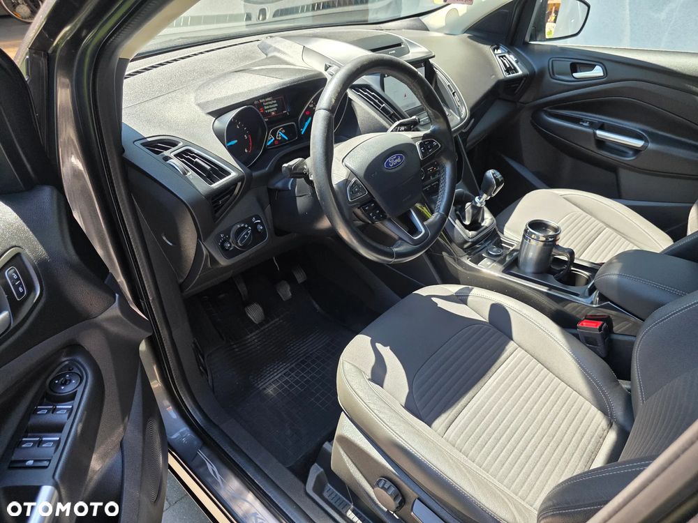 Ford Kuga 2.0 TDCi 2x4 Titanium - 6