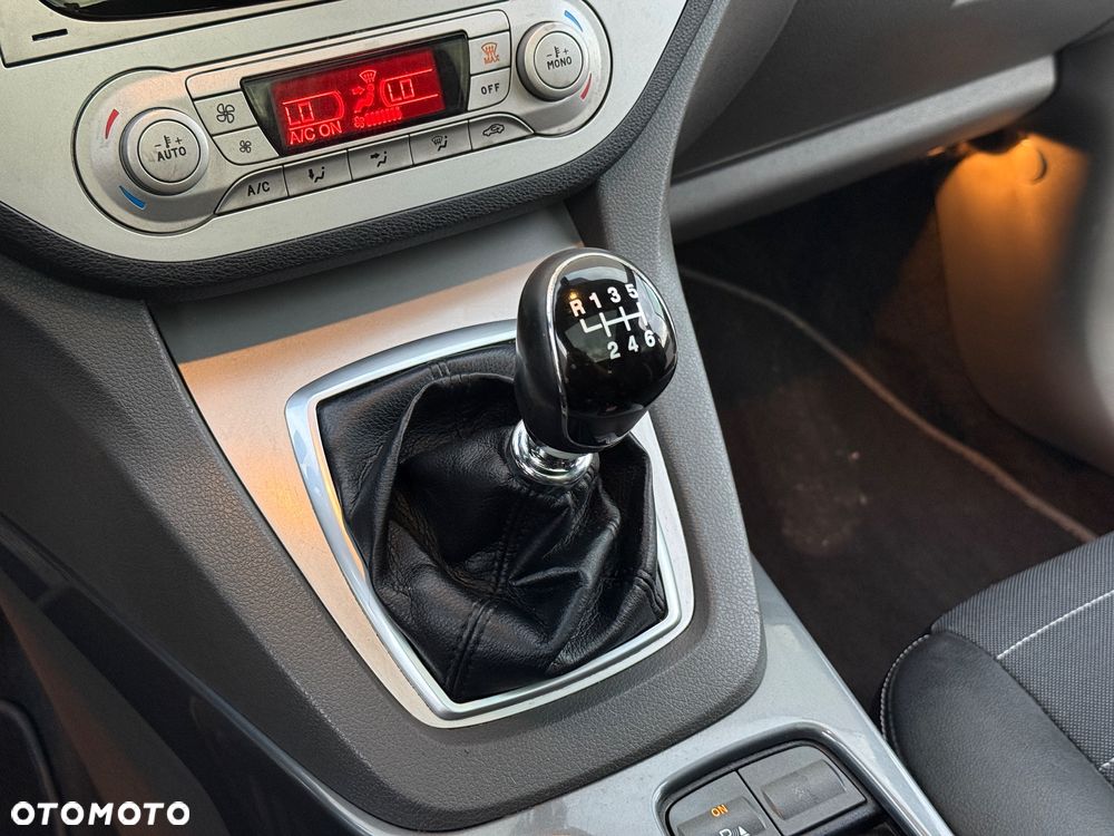 Ford Kuga - 21