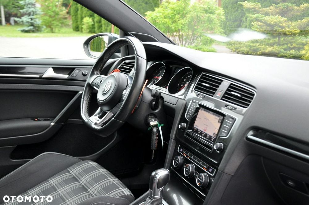 Volkswagen Golf - 18