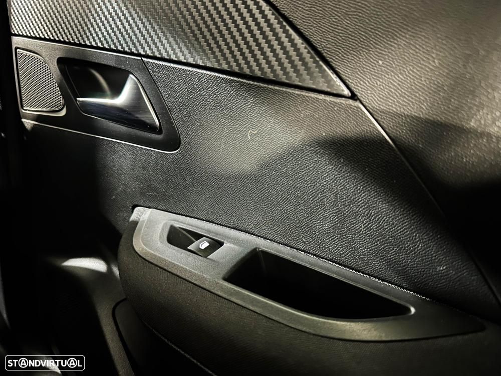 Peugeot 2008 1.2 PureTech Allure Pack - 24