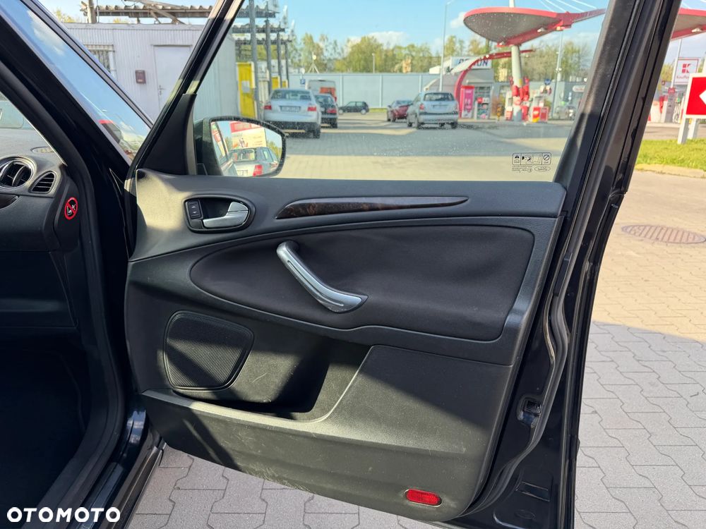 Ford Galaxy 2.2 TDCi Ghia - 29