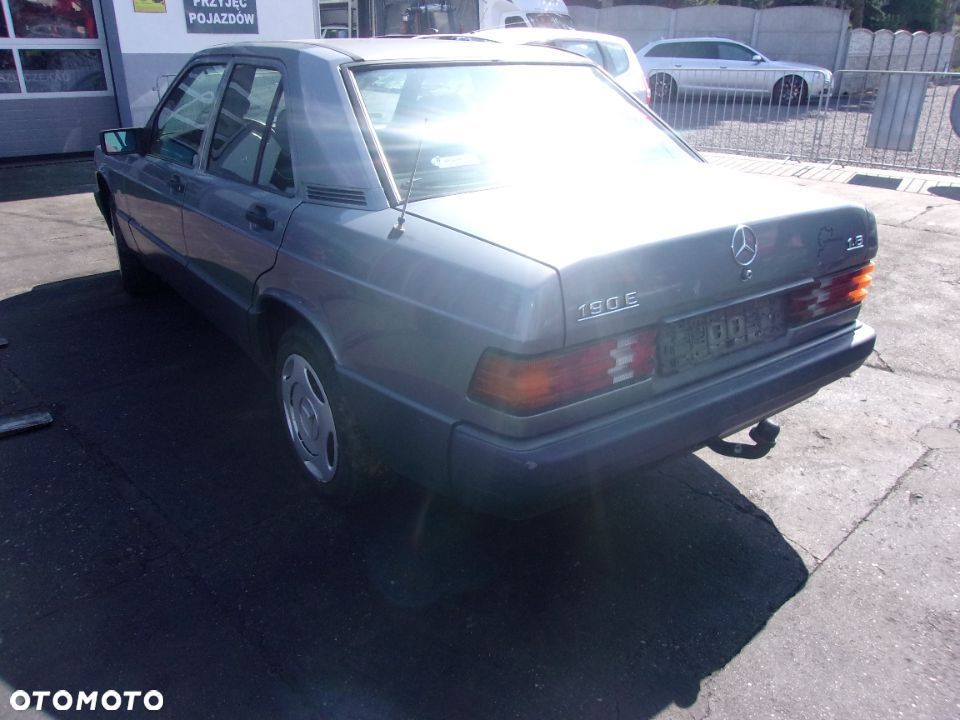 LAMPA TYŁ PRAWA MERCEDES 190 W201 - 2
