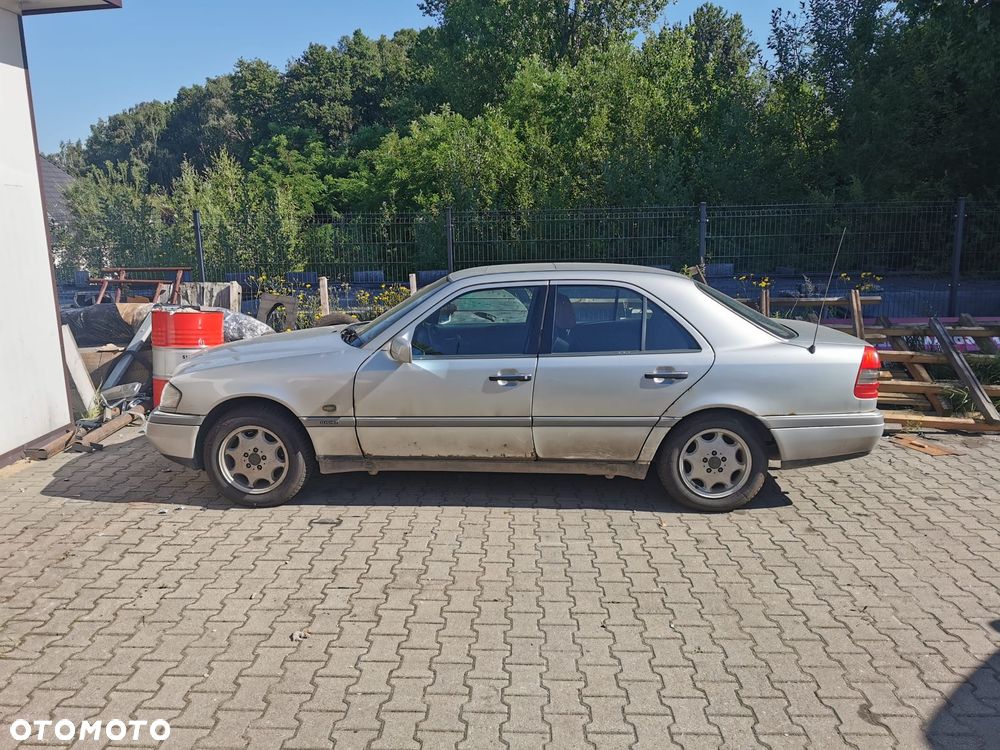 Mercedes-Benz Klasa C 180 Classic - 2