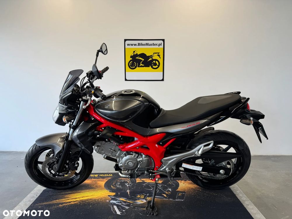 Suzuki Gladius - 2