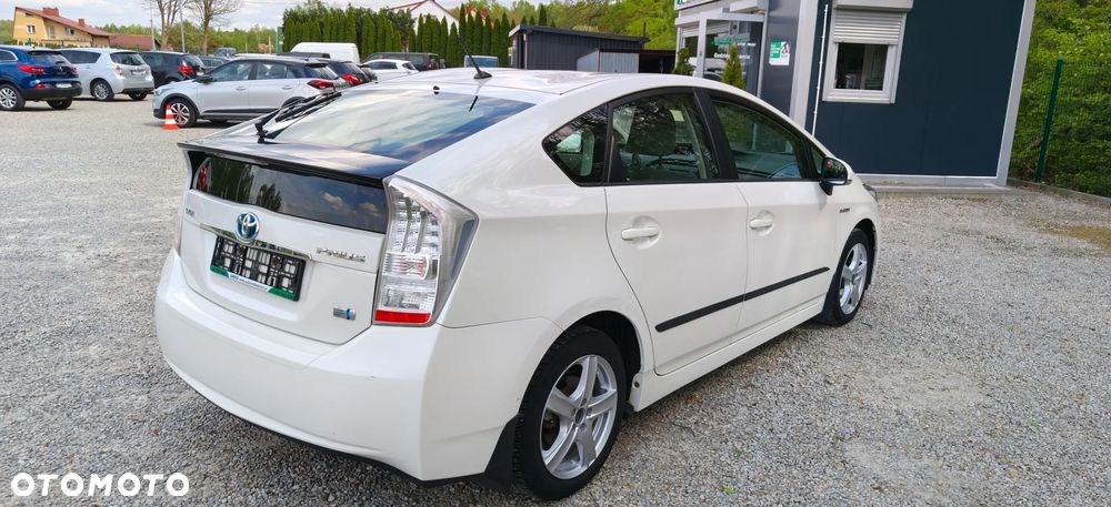 Toyota Prius (Hybrid) Executive - 5
