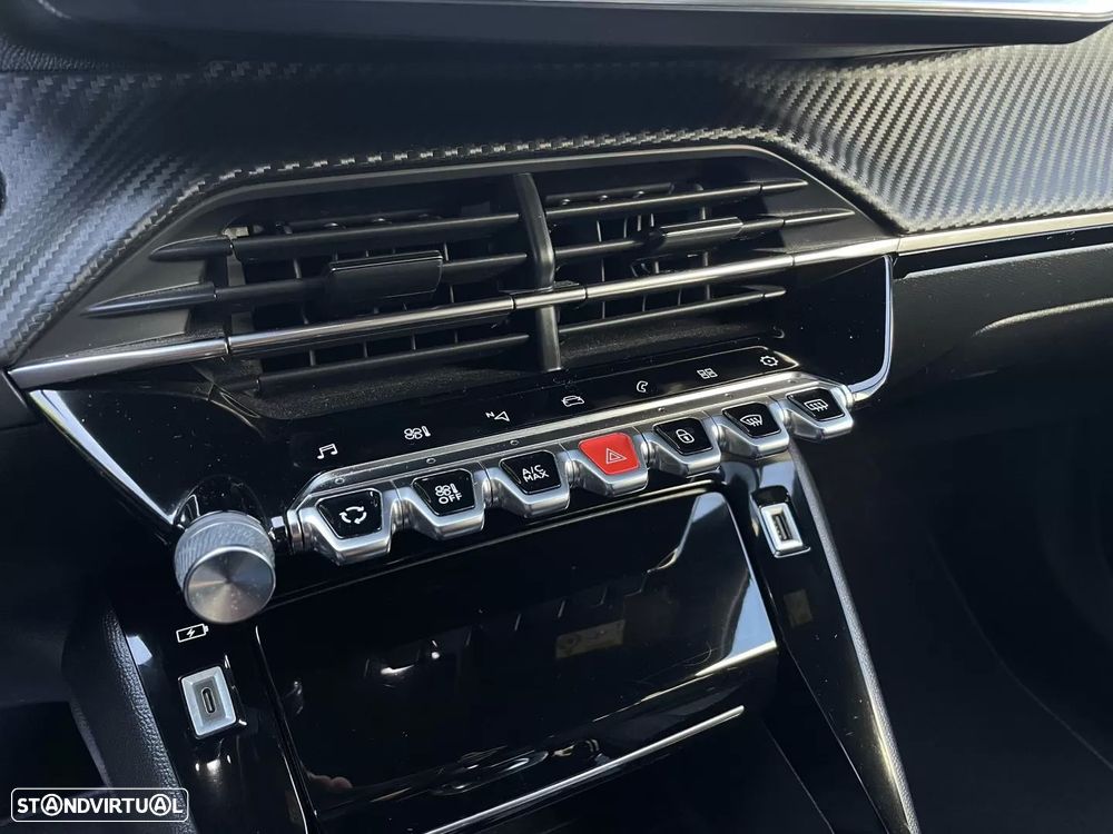 Peugeot 2008 PureTech 130 EAT8 GT - 23