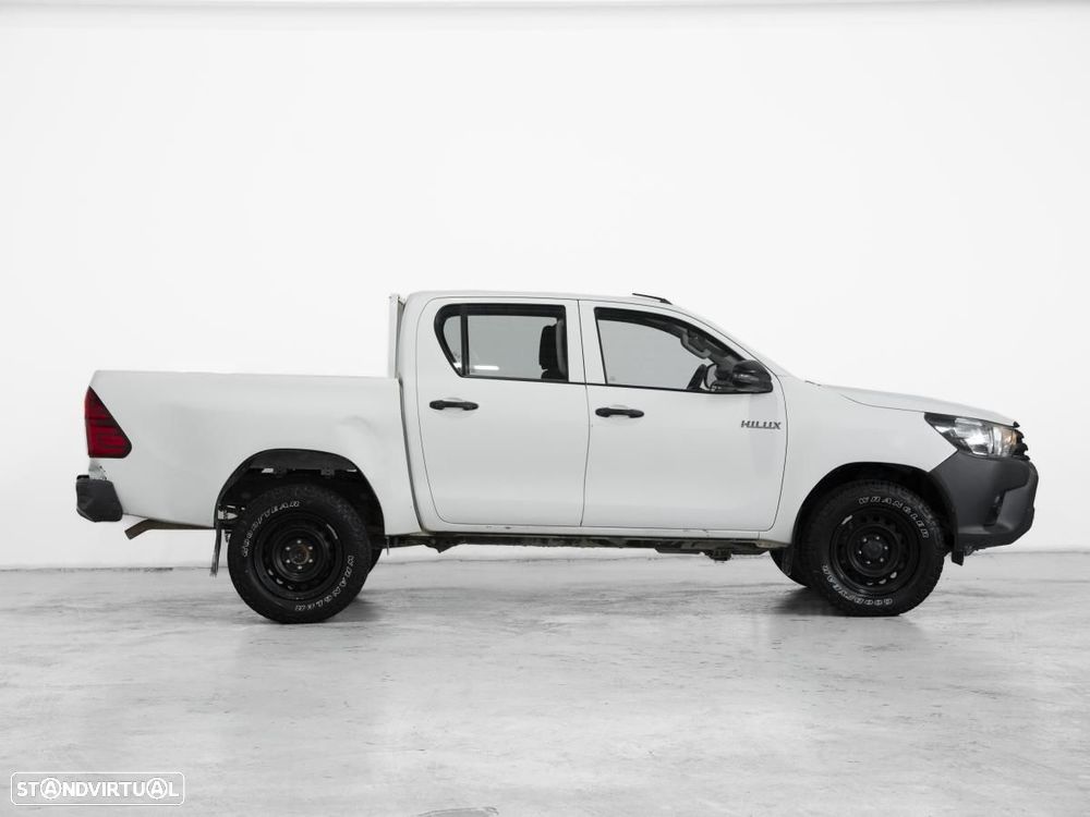 Toyota Hilux 2.4 D-4D 4WD CD CM c/IVA - 3