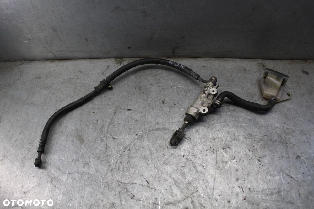 Suzuki GSR 600 Pompka hamulcowa tył pompa tylna - 2