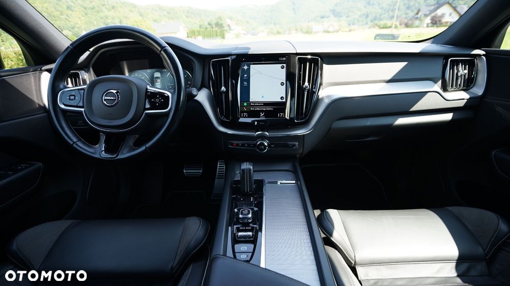Volvo XC 60 B4 D AWD R-Design - 24