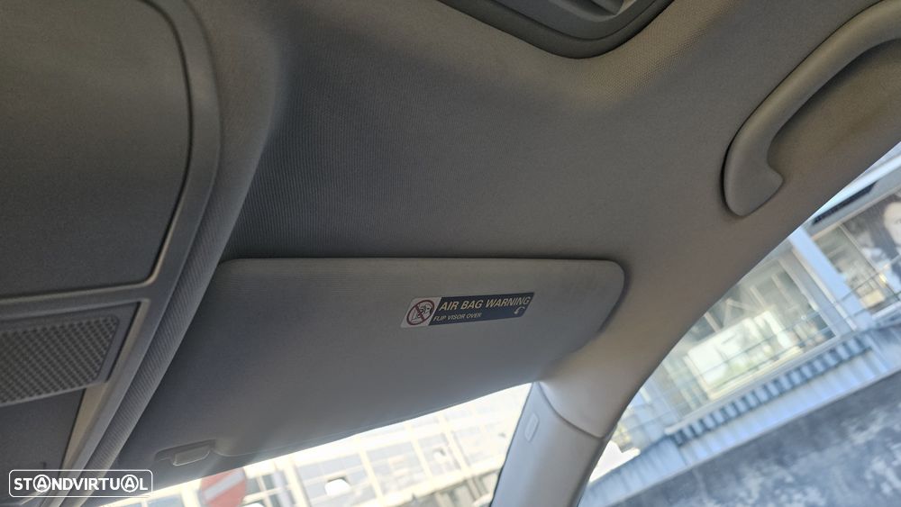 VW Jetta 1.9 TDi BlueM. Confortline - 12