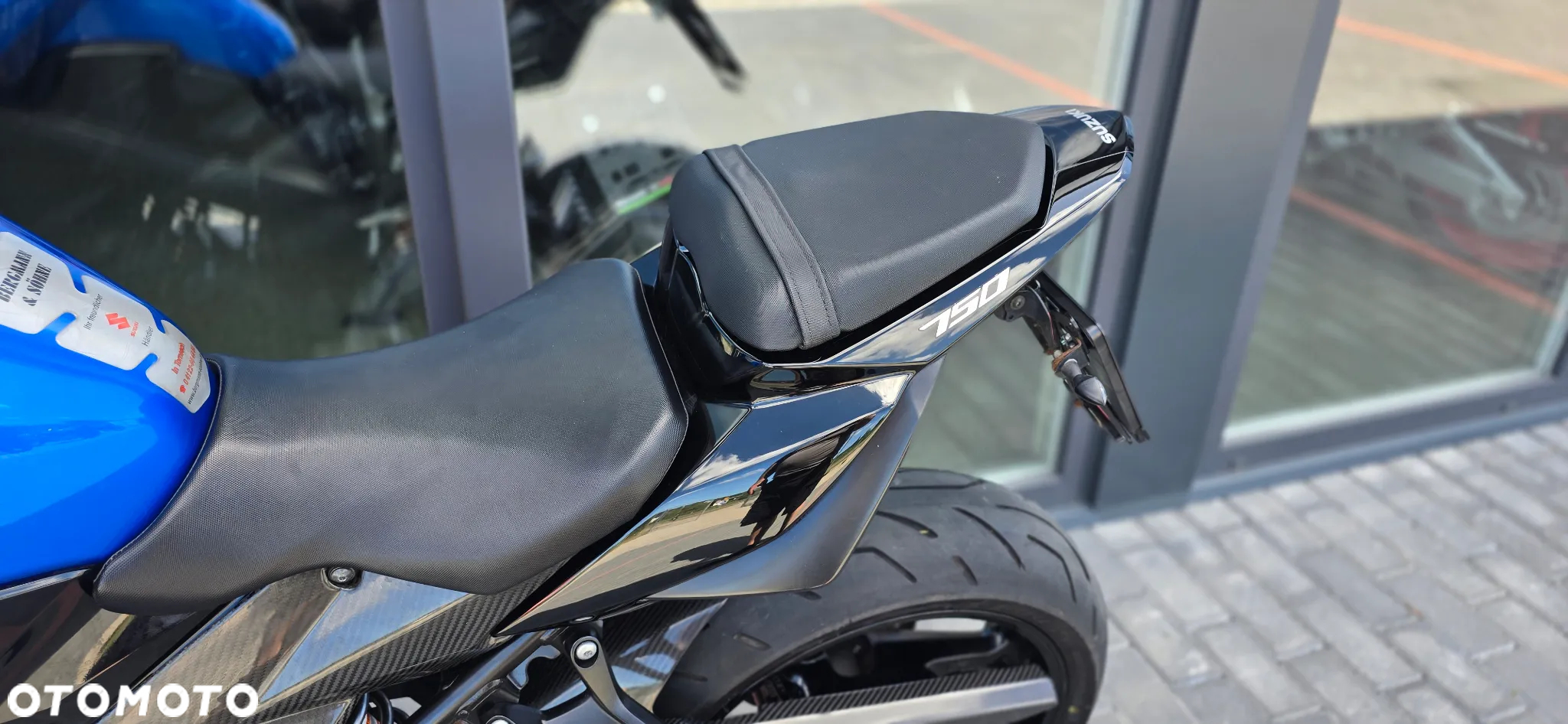 Suzuki GSR - 32