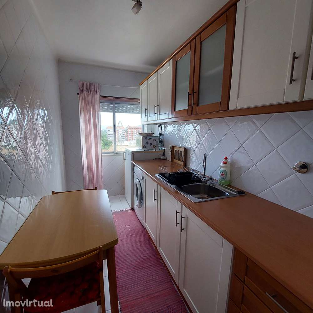 T1 com cozinha separada e elevador em Coimbra - Grande imagem: 2/13