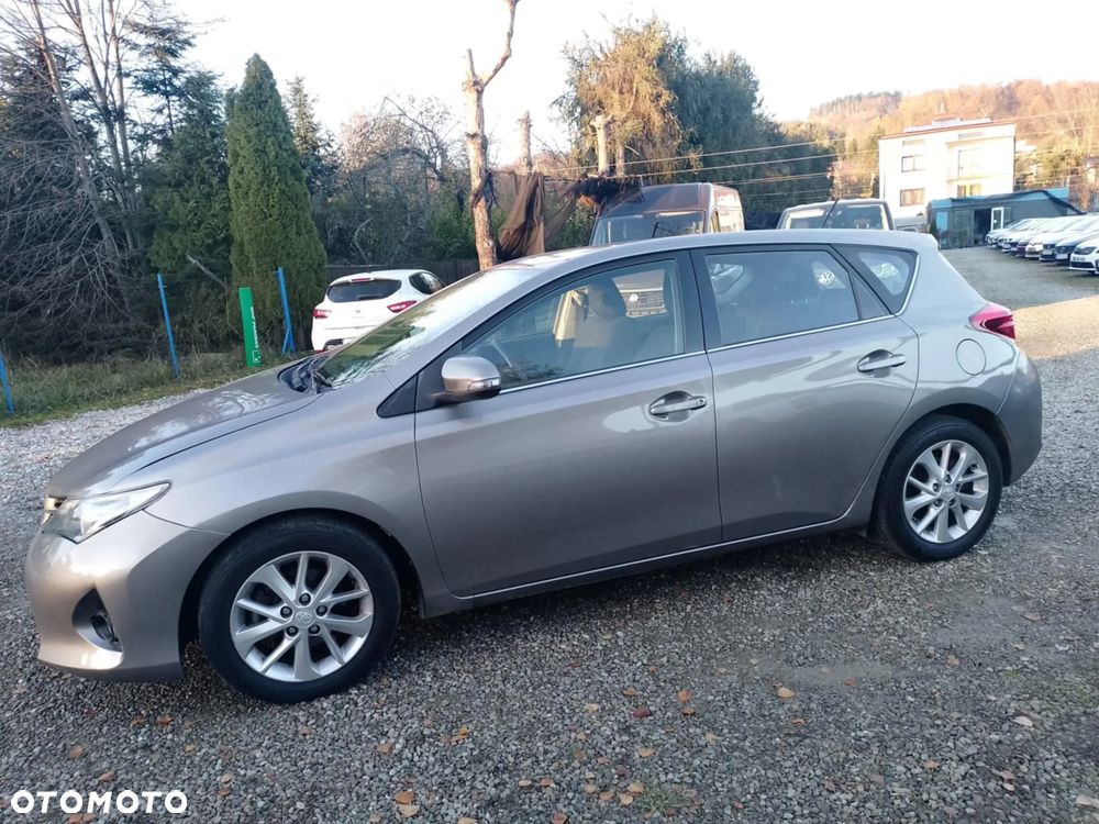 Toyota Auris 1.4 D-4D Premium - 2