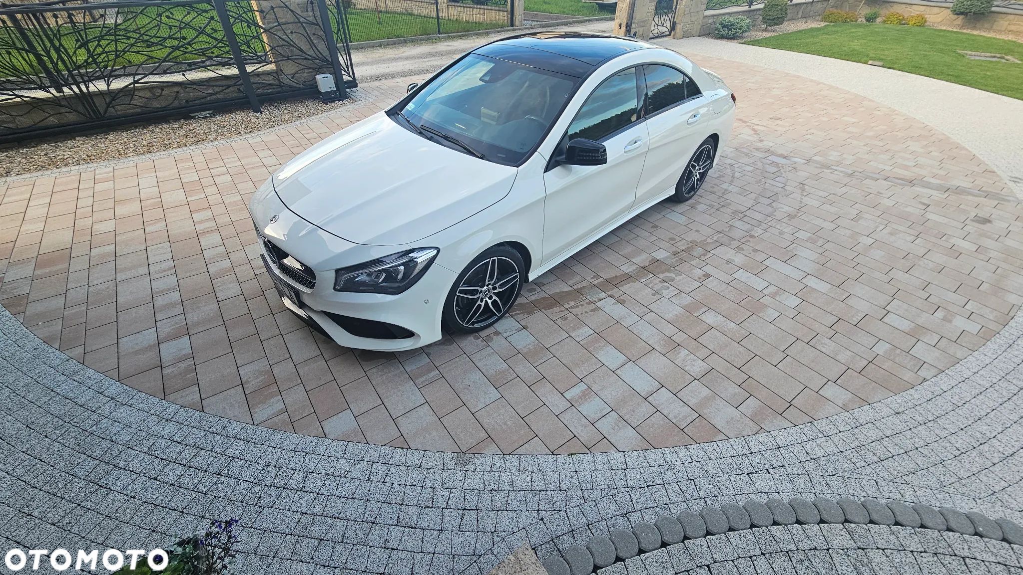 Mercedes-Benz CLA 220 4-Matic AMG Line - 1