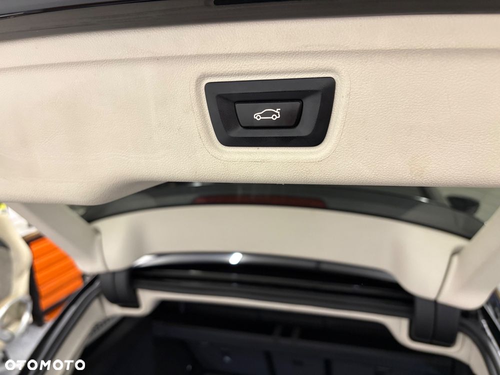 BMW Seria 3 320d Sport Line - 16