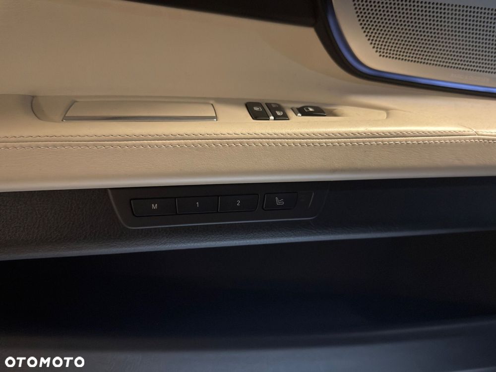 2013 BMW Seria 7, photograph 12